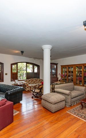 Casa à venda com 527m², 5 quartos e 3 vagas Casa à venda com 527m², 5 quartos e 3 vagasSala 1