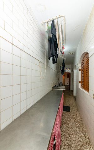 Casa à venda com 527m², 5 quartos e 3 vagas Casa à venda com 527m², 5 quartos e 3 vagasÁrea de Serviço