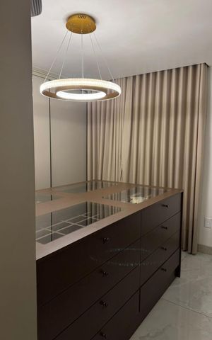 Apartamento à venda com 123m², 2 quartos e 2 vagas Apartamento à venda com 123m², 2 quartos e 2 vagasCloset da suíte