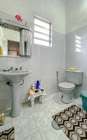Casa à venda com 326m², 4 quartos e 4 vagasBanheiro