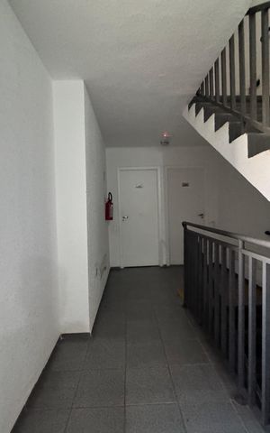 Apartamento à venda com 32m², 2 quartos e 1 vaga Apartamento à venda com 32m², 2 quartos e 1 vagaEscada