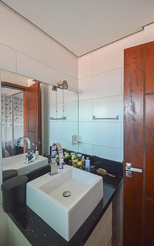 Apartamento à venda com 190m², 3 quartos e 3 vagas Apartamento à venda com 190m², 3 quartos e 3 vagasBanheiro da Suíte 2