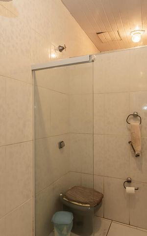 Casa à venda com 220m², 4 quartos e 2 vagasBanheiro
