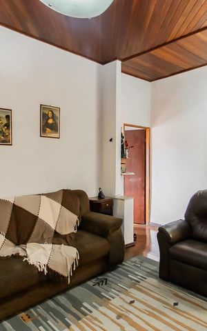 Casa à venda com 220m², 4 quartos e 2 vagasSala