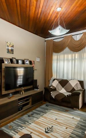Casa à venda com 220m², 4 quartos e 2 vagasSaka