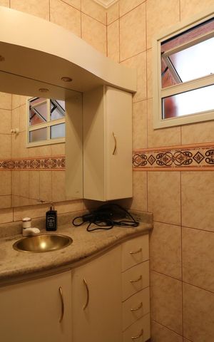 Casa para alugar com 195m², 3 quartos e 4 vagasBanheiro Social