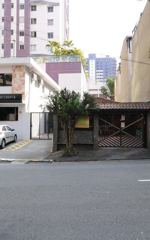 Casa para alugar com 195m², 3 quartos e 4 vagasFachada