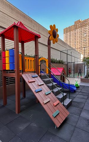 Apartamento à venda com 109m², 3 quartos e 3 vagas Apartamento à venda com 109m², 3 quartos e 3 vagasÁrea comum - Playground
