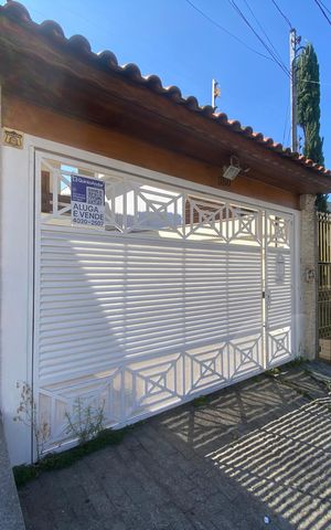 Casa à venda com 160m², 3 quartos e 4 vagas Casa à venda com 160m², 3 quartos e 4 vagasFachada + placa