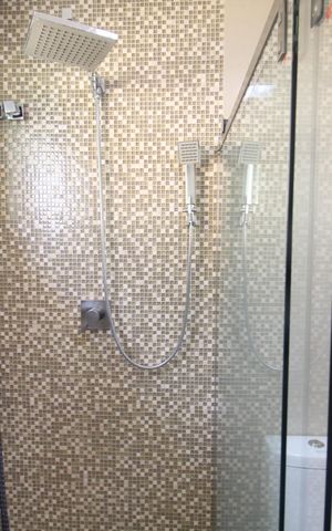 Casa à venda com 145m², 4 quartos e 3 vagasBanheiro 1