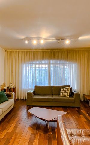 Casa para alugar com 250m², 3 quartos e 2 vagasSala
