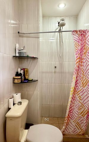 Casa à venda com 50m², 2 quartos e sem vaga Casa à venda com 50m², 2 quartos e sem vagaBanheiro
