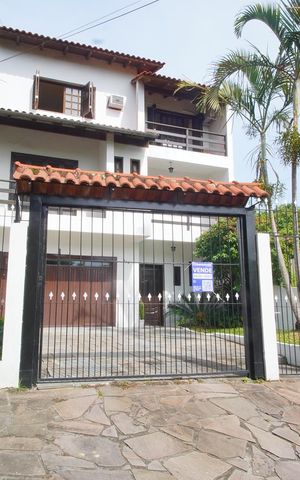 Casa à venda com 300m², 4 quartos e 2 vagasFachada