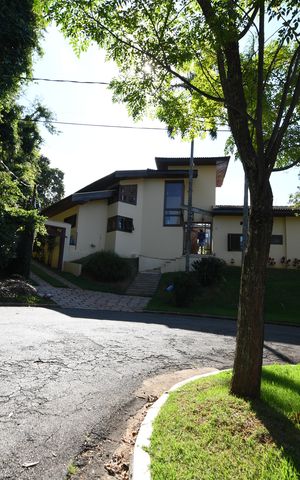 Casa de condomínio à venda com 420m², 4 quartos e 7 vagasFachada