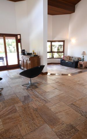 Casa de condomínio à venda com 420m², 4 quartos e 7 vagasSala