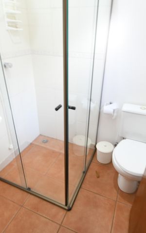 Casa de condomínio à venda com 420m², 4 quartos e 7 vagasBanheiro da Churrasqueira
