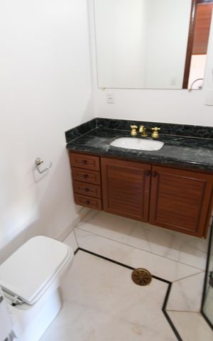 Casa de condomínio à venda com 420m², 4 quartos e 7 vagasBanheiro 5