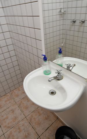 Casa de condomínio à venda com 420m², 4 quartos e 7 vagasBanheiro de serviço