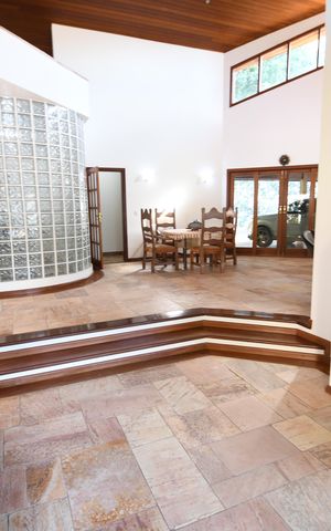 Casa de condomínio à venda com 420m², 4 quartos e 7 vagasSala