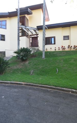 Casa de condomínio à venda com 420m², 4 quartos e 7 vagasFachada