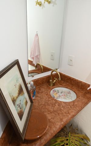Casa de condomínio à venda com 420m², 4 quartos e 7 vagasLavabo