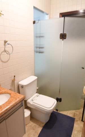 Casa de condomínio à venda com 420m², 4 quartos e 7 vagasSuíte Banheiro 1