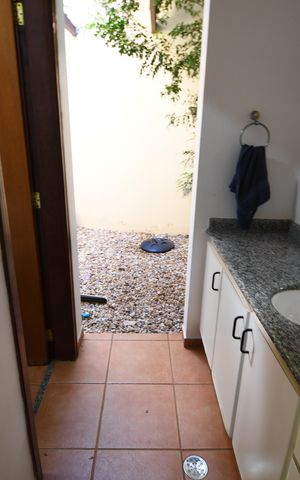Casa de condomínio à venda com 420m², 4 quartos e 7 vagasBanheiro da Churrasqueira