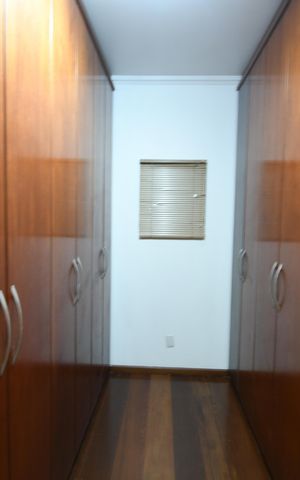 Casa de condomínio à venda com 420m², 4 quartos e 7 vagasQuarto Suíte 4 - Armários