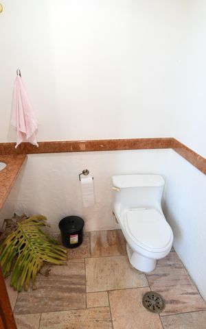 Casa de condomínio à venda com 420m², 4 quartos e 7 vagasLavabo