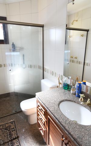 Casa de condomínio à venda com 420m², 4 quartos e 7 vagasSuíte Banheiro 3