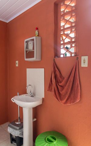 Casa à venda com 120m², 2 quartos e 2 vagas Casa à venda com 120m², 2 quartos e 2 vagasBanheiro de Serviço