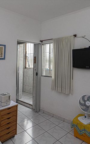 Casa à venda com 690m², 6 quartos e 8 vagas Casa à venda com 690m², 6 quartos e 8 vagasQuarto (Casa 3)