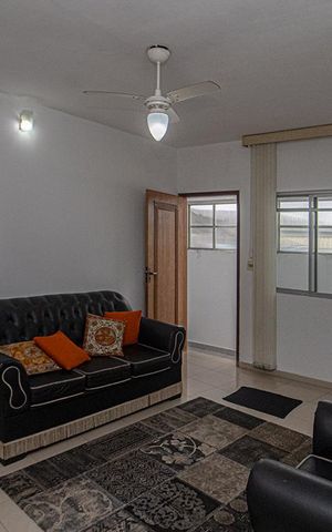 Casa à venda com 690m², 6 quartos e 8 vagas Casa à venda com 690m², 6 quartos e 8 vagasSala