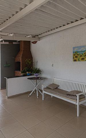 Casa à venda com 690m², 6 quartos e 8 vagas Casa à venda com 690m², 6 quartos e 8 vagasEspaço Gourmet