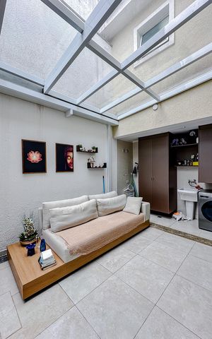 Casa de condomínio à venda com 230m², 3 quartos e 4 vagasÁrea externa