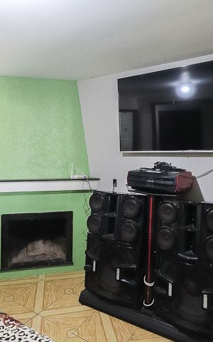 Casa à venda com 107m², 2 quartos e 1 vagaSala