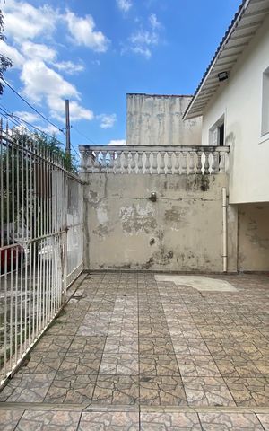 Casa à venda com 270m², 2 quartos e 3 vagas Casa à venda com 270m², 2 quartos e 3 vagasGaragem