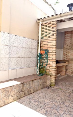Casa à venda com 270m², 2 quartos e 3 vagas Casa à venda com 270m², 2 quartos e 3 vagasQuintal