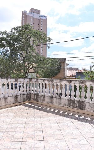 Casa à venda com 270m², 2 quartos e 3 vagas Casa à venda com 270m², 2 quartos e 3 vagasQuintal