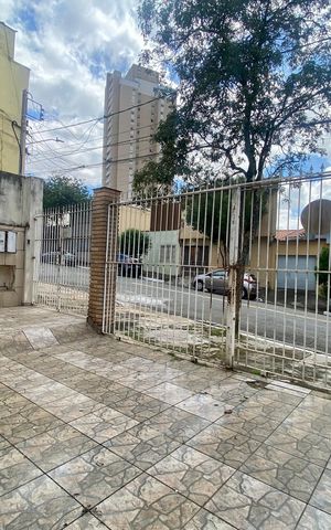 Casa à venda com 270m², 2 quartos e 3 vagas Casa à venda com 270m², 2 quartos e 3 vagasGaragem