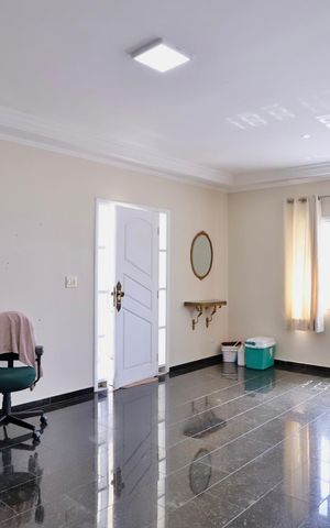 Casa à venda com 270m², 2 quartos e 3 vagas Casa à venda com 270m², 2 quartos e 3 vagasSala