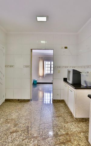 Casa à venda com 270m², 2 quartos e 3 vagas Casa à venda com 270m², 2 quartos e 3 vagasCozinha