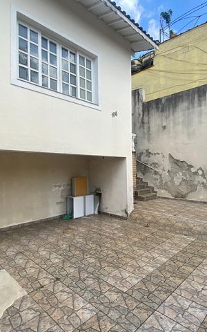 Casa à venda com 270m², 2 quartos e 3 vagas Casa à venda com 270m², 2 quartos e 3 vagasGaragem