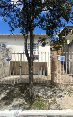 Casa à venda com 270m², 2 quartos e 3 vagas Casa à venda com 270m², 2 quartos e 3 vagasFachada