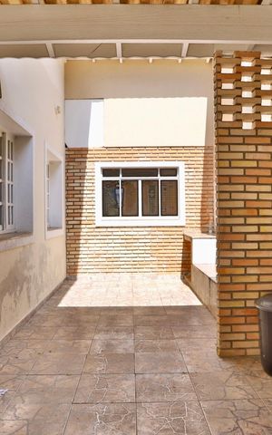 Casa à venda com 270m², 2 quartos e 3 vagas Casa à venda com 270m², 2 quartos e 3 vagasQuintal