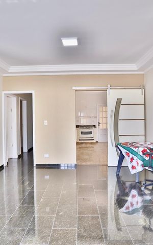 Casa à venda com 270m², 2 quartos e 3 vagas Casa à venda com 270m², 2 quartos e 3 vagasSala