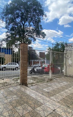 Casa à venda com 270m², 2 quartos e 3 vagas Casa à venda com 270m², 2 quartos e 3 vagasGaragem