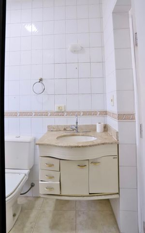 Casa à venda com 270m², 2 quartos e 3 vagas Casa à venda com 270m², 2 quartos e 3 vagasBanheiro