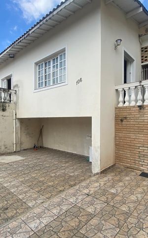Casa à venda com 270m², 2 quartos e 3 vagas Casa à venda com 270m², 2 quartos e 3 vagasGaragem