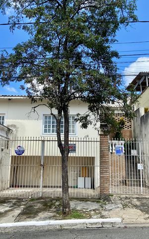 Casa à venda com 270m², 2 quartos e 3 vagas Casa à venda com 270m², 2 quartos e 3 vagasFachada